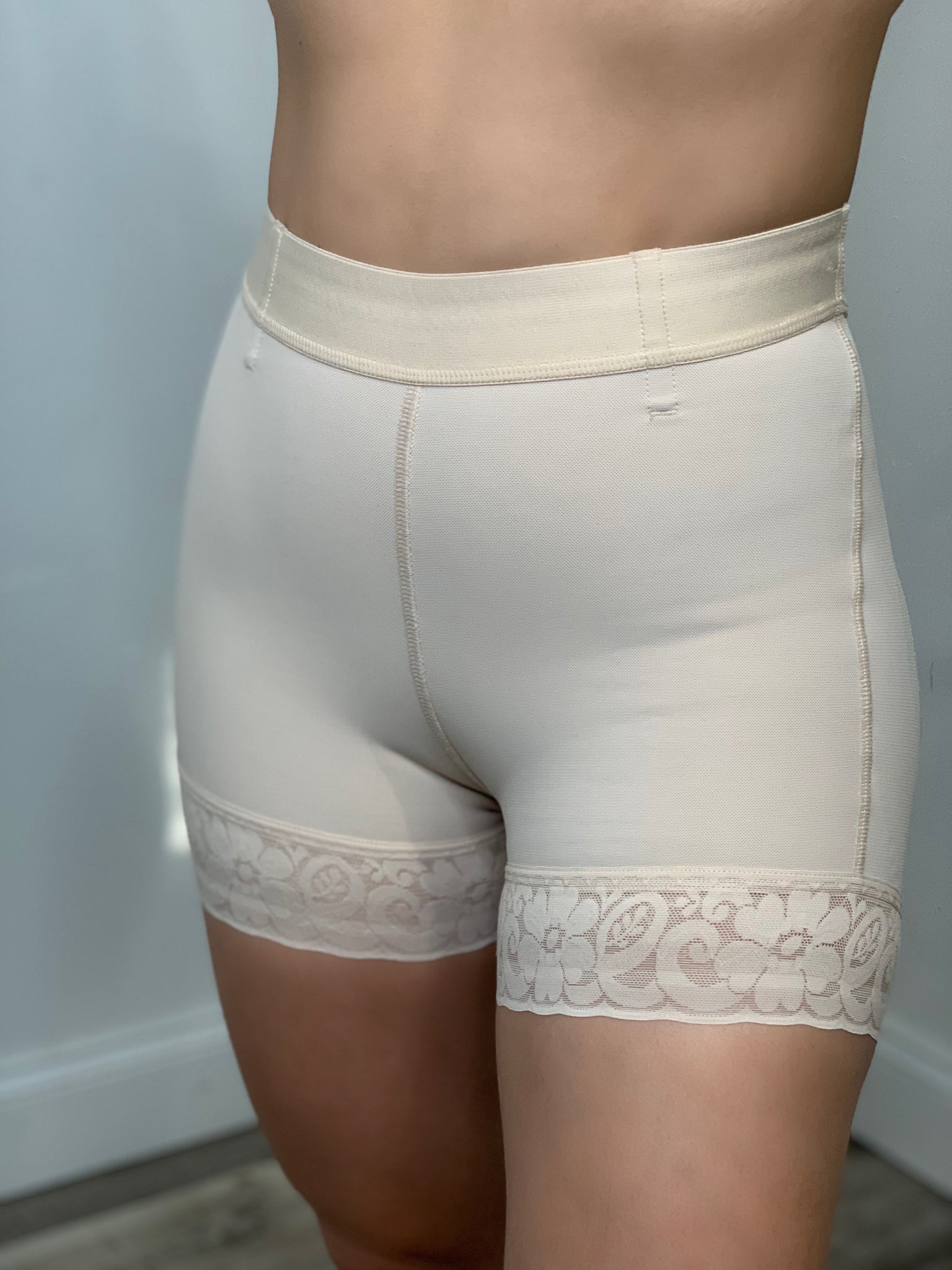 Mid-Rise Sculpting Butt Lifter Shaper Short